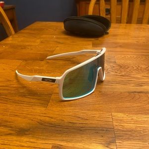 Oakley sutros white frame blue lense